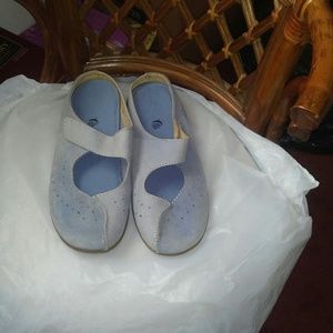 Women acorn shoes